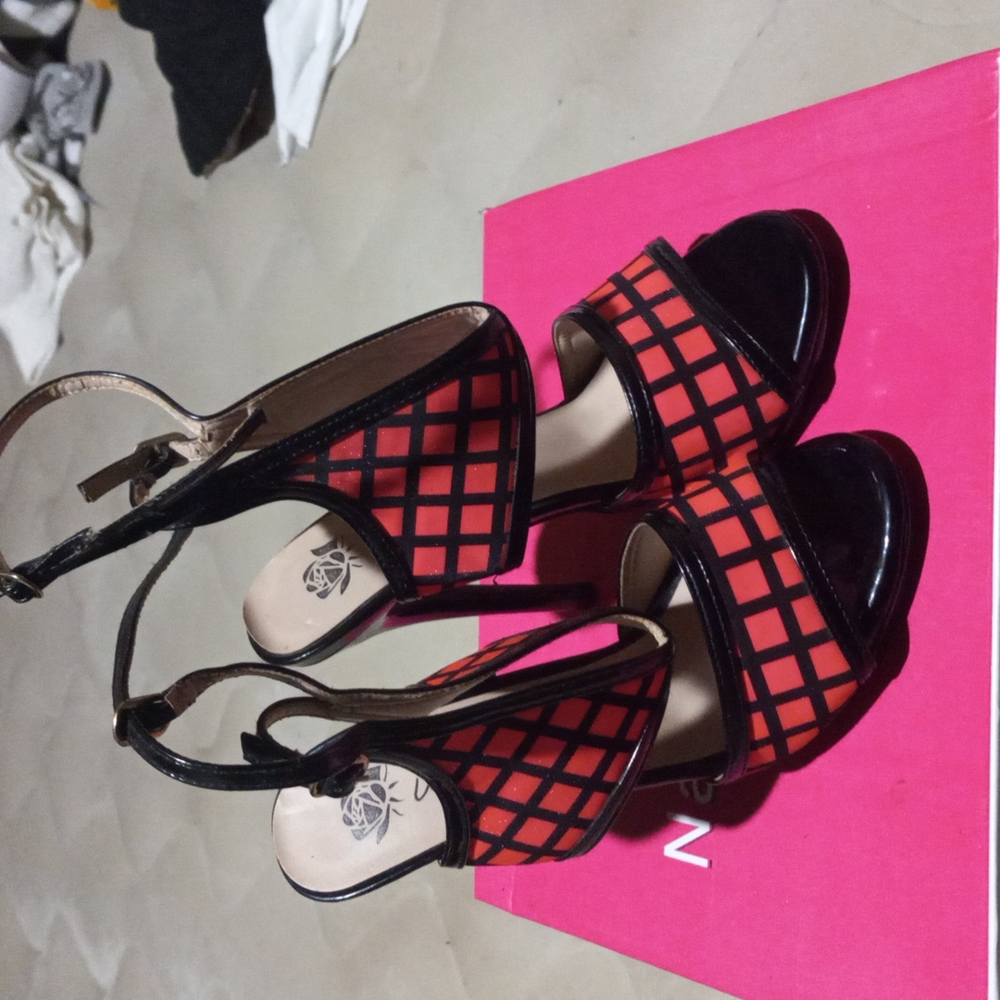 Shoes. - Picture 2 of 4
